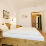 Altstadthotel Weisses Kreuz Hotel 4*
