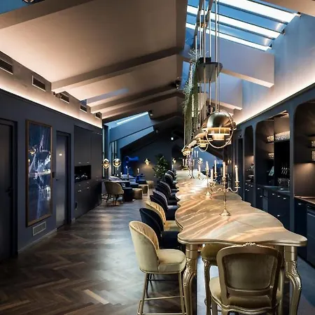 Altstadthotel Weisses Kreuz Otel 4*