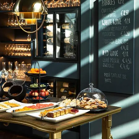 Отель Altstadthotel Weisses Kreuz 4*