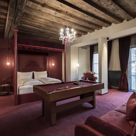 Altstadthotel Weisses Kreuz Отель 4*