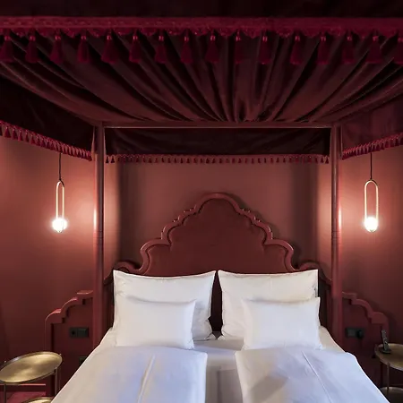 Altstadthotel Weisses Kreuz 4* Инсбрук