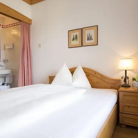 Altstadthotel Weisses Kreuz Otel 4*