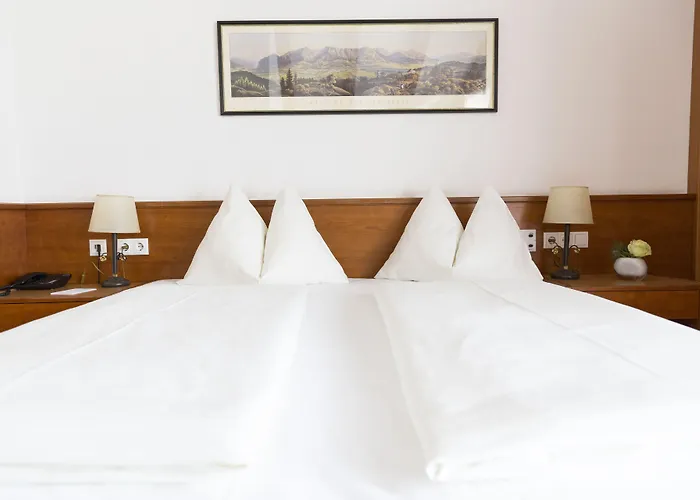 מלון Altstadthotel Weisses Kreuz 4*