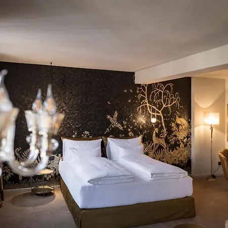 Otel Altstadthotel Weisses Kreuz 4*