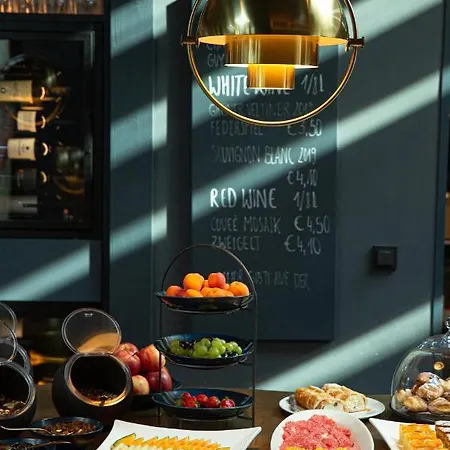 Altstadthotel Weisses Kreuz Otel 4*