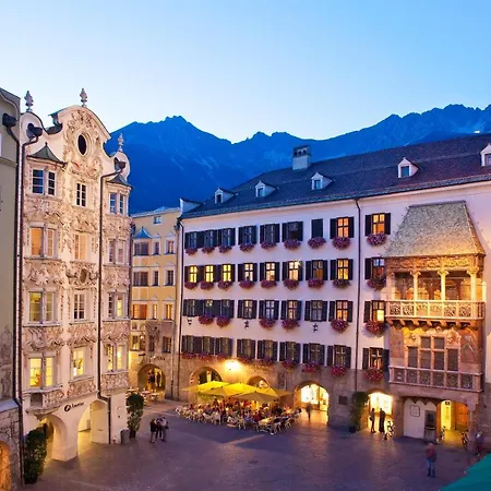 Altstadthotel Weisses Kreuz מלון אינסברוק