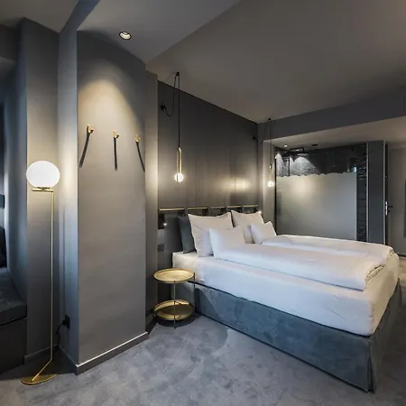 Altstadthotel Weisses Kreuz Otel 4*