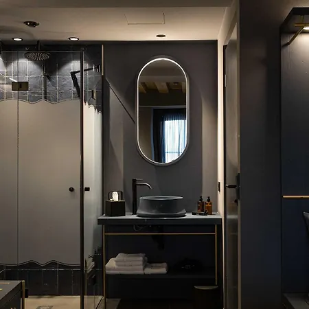 Altstadthotel Weisses Kreuz Otel 4*