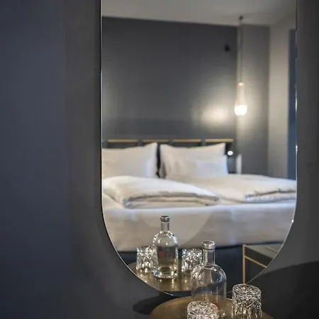 Otel Altstadthotel Weisses Kreuz 4*