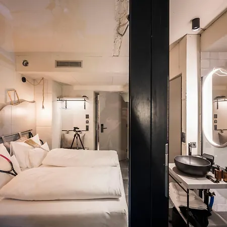 Otel Altstadthotel Weisses Kreuz 4*