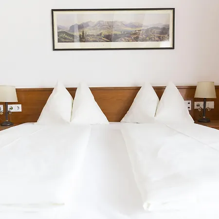 Szálloda Altstadthotel Weisses Kreuz 4*