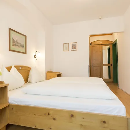 Altstadthotel Weisses Kreuz Szálloda 4*