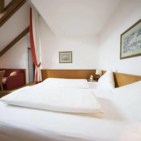 فندق Altstadthotel Weisses Kreuz 4*