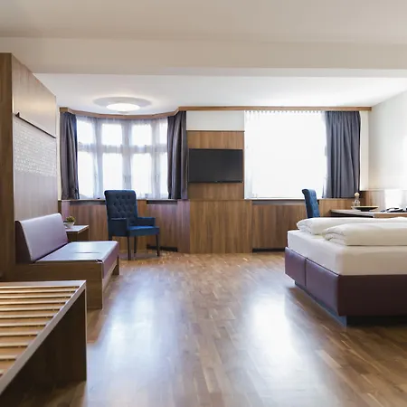 فندق Altstadthotel Weisses Kreuz 4*