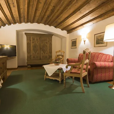 فندق Altstadthotel Weisses Kreuz 4*