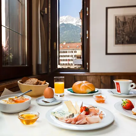 Altstadthotel Weisses Kreuz 4* Ίνσμπρουκ