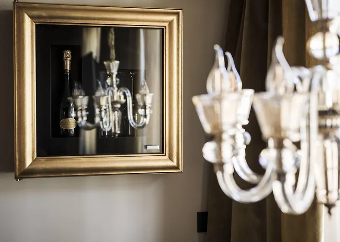 Отель Altstadthotel Weisses Kreuz 4*