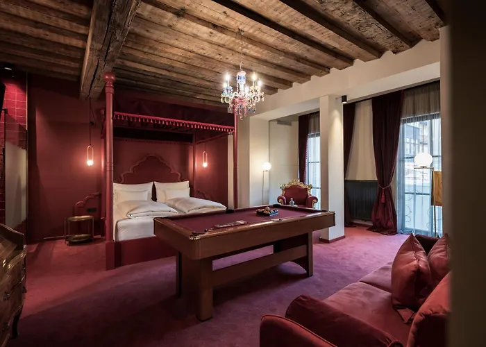 Altstadthotel Weisses Kreuz Ξενοδοχείο 4*