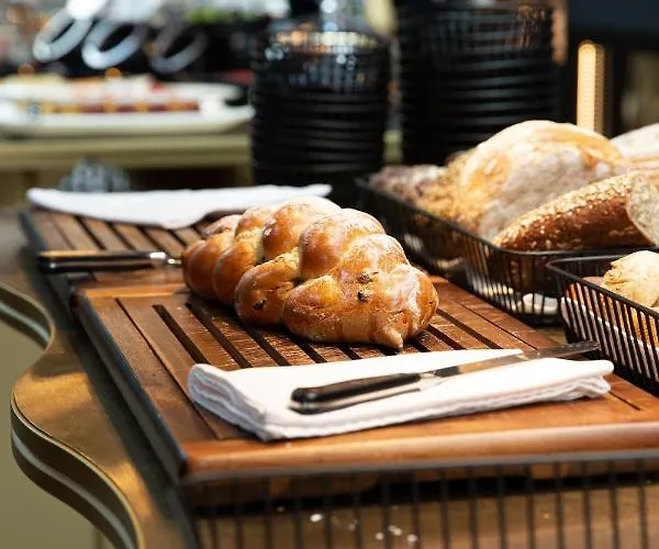 Altstadthotel Weisses Kreuz 4* Инсбрук