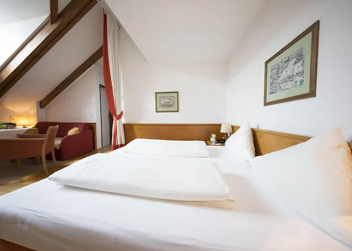 فندق Altstadthotel Weisses Kreuz 4*