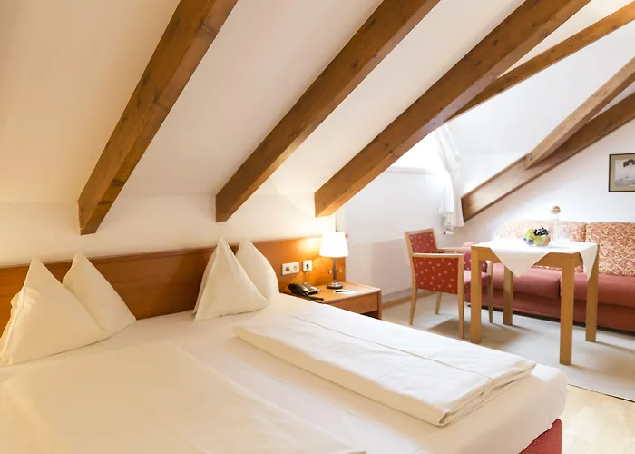 Altstadthotel Weisses Kreuz Отель 4*