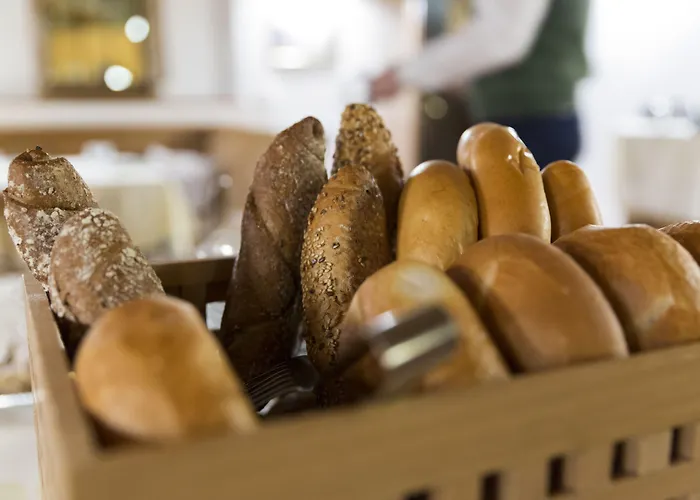 Altstadthotel Weisses Kreuz Отель Инсбрук