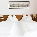 فندق Altstadthotel Weisses Kreuz 4*